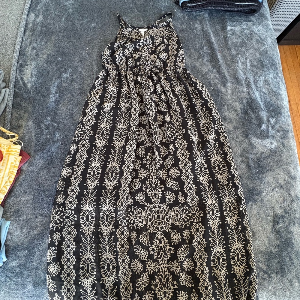 Liz Lange Maternity Black and Cream Dress